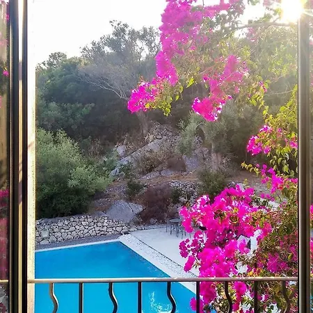 Secluded Amadeus,hammam & Tennis Villa