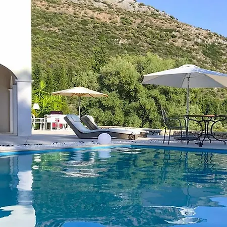 Secluded Amadeus,hammam & Tennis Vila Póros
