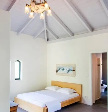 Secluded Amadeus,hammam & Tennis Vila *