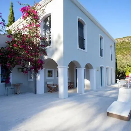 Secluded Amadeus,hammam & Tennis Vila *