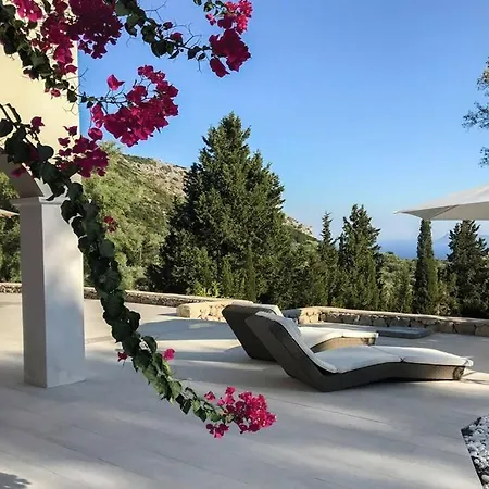 Secluded Amadeus,hammam & Tennis Vila Póros